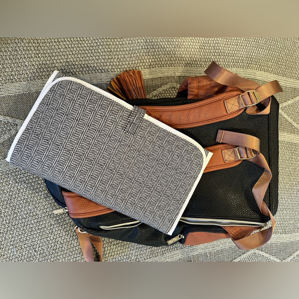 Itzy Ritzy Boss diaper bag - Picture 6 of 8
